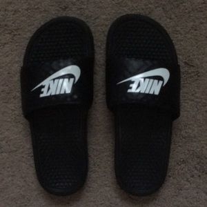 Size 9 women’s slide on Nike athletic sandals